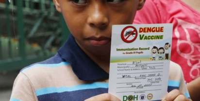Philippine child vaxinated